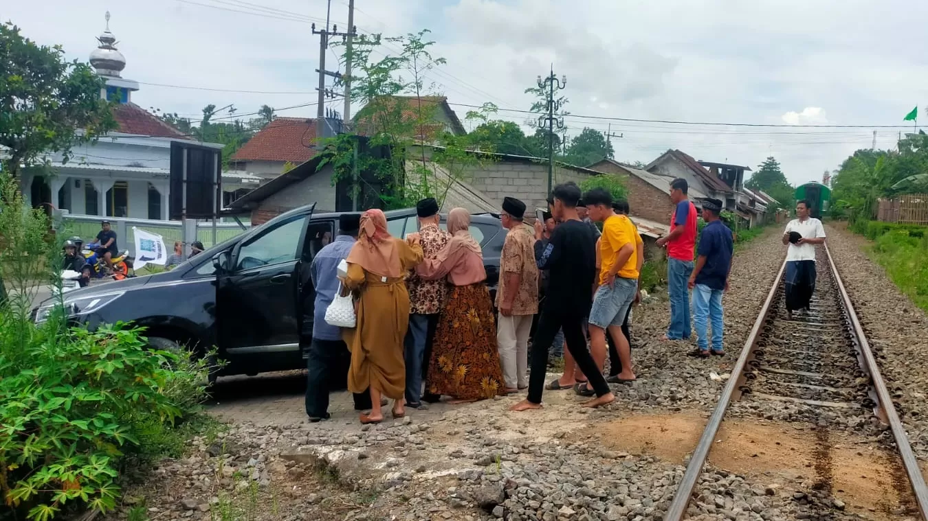 Mobil yang Ditunggangi Anggota DPRD Banyuwangi Tersambar KA Wijayakusuma, Begini Kondisinya Sekarang