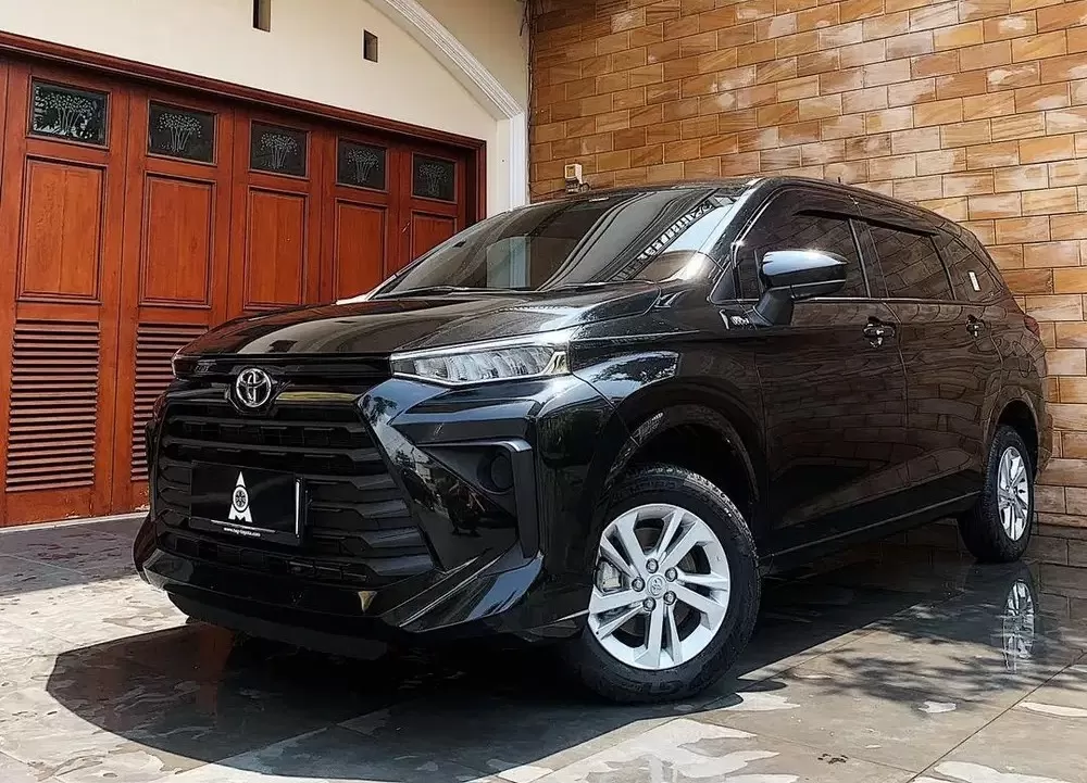 MPV Negotiable Toyota Avanza 1.3 E Bensin MT Tahun 2023 Tampilan Black on Black Head Unit Touch Screen, Kredit 100 Jutaan