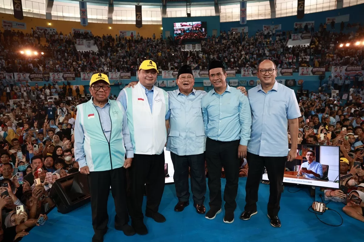 Dampingi Prabowo Sapa Warga Sulsel, Airlangga: Hanya Prabowo yang Lanjutkan Program Jokowi, dari BLT hingga Bantuan Pangan