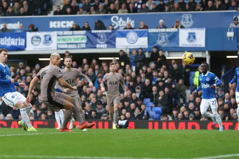 Everton Keluar Zona Degradasi usai Tahan Imbang 2-2 Tottenham Hotspur