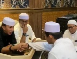 Pria Keturunan China Ucap Kalimat Syahadat di Hadapan Habib Bahar bin Smith
